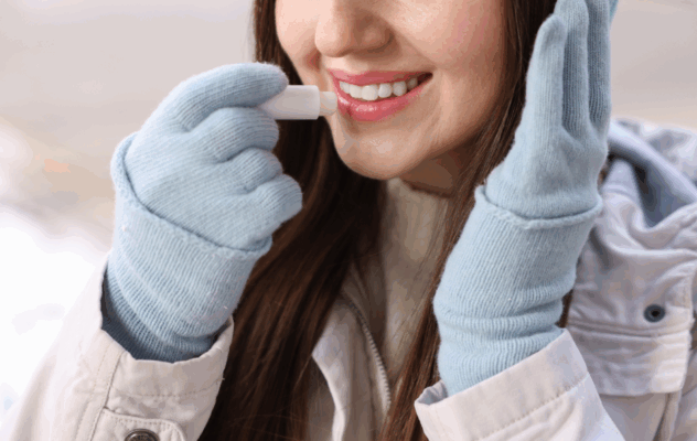 Wenn die Temperaturen sinken, verändern sich die Pflegebedürfnisse der Haut. Was im Sommer leicht und frisch sein darf, braucht im Winter Schutz, Pflege und Regeneration. Kälte, Wind und trockene Heizungsluft strapazieren die Haut und schwächen ihre natürliche Schutzbarriere.