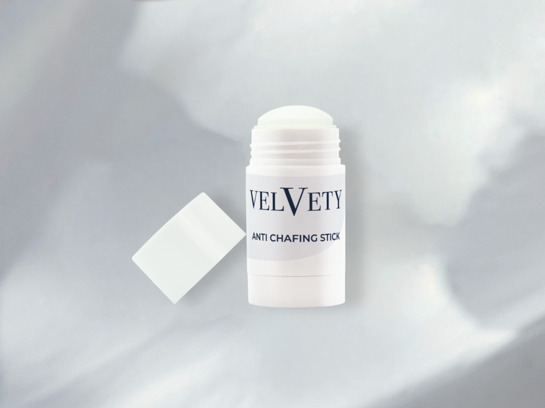 Private Label Anti Chafing Stick von Velvety für innovative Hautpflege und kosmetische Lohnherstellung.