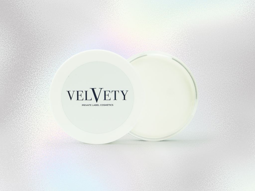 Geöffnete Deo Creme von Velvety in weißem Tiegel.