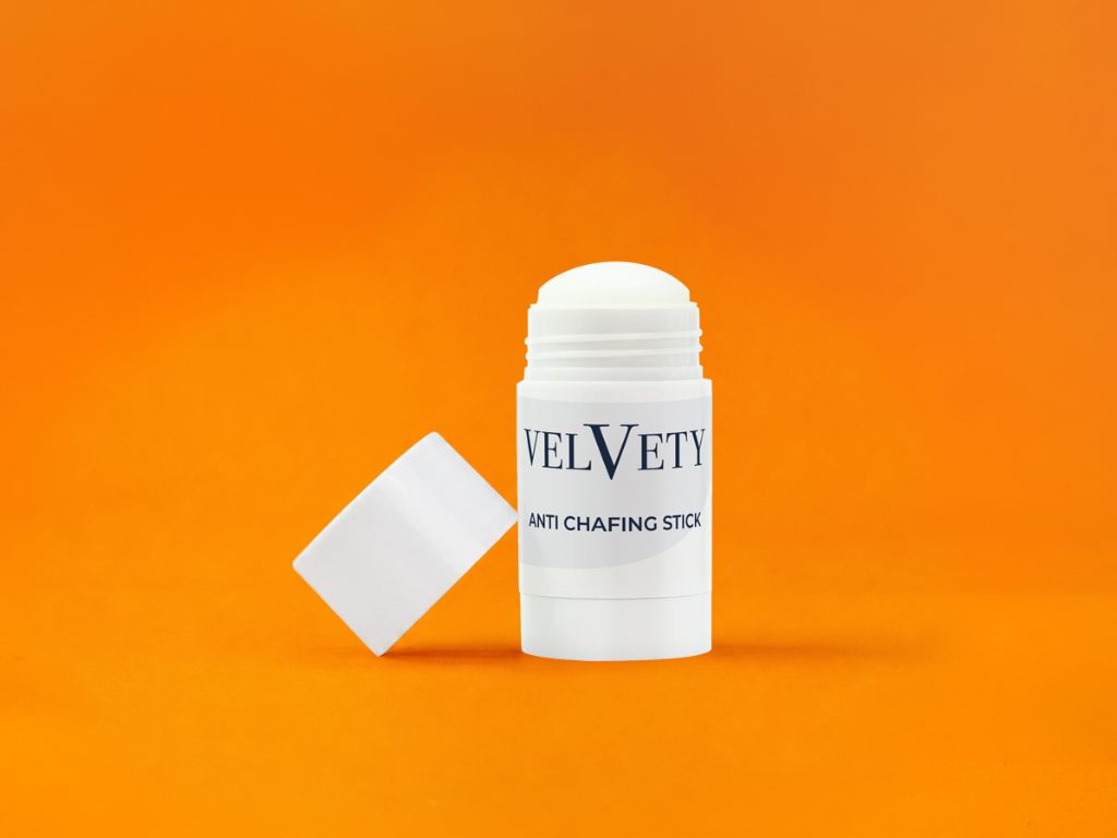 Private Label Anti Chafing Stick von Velvety für innovative Hautpflege und kosmetische Lohnherstellung.