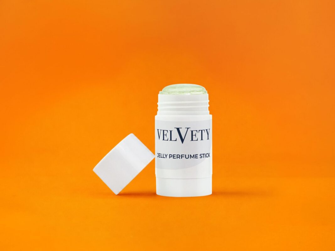 Private Label Jelly Perfume Stick von Velvety mit innovativer Gel Textur.