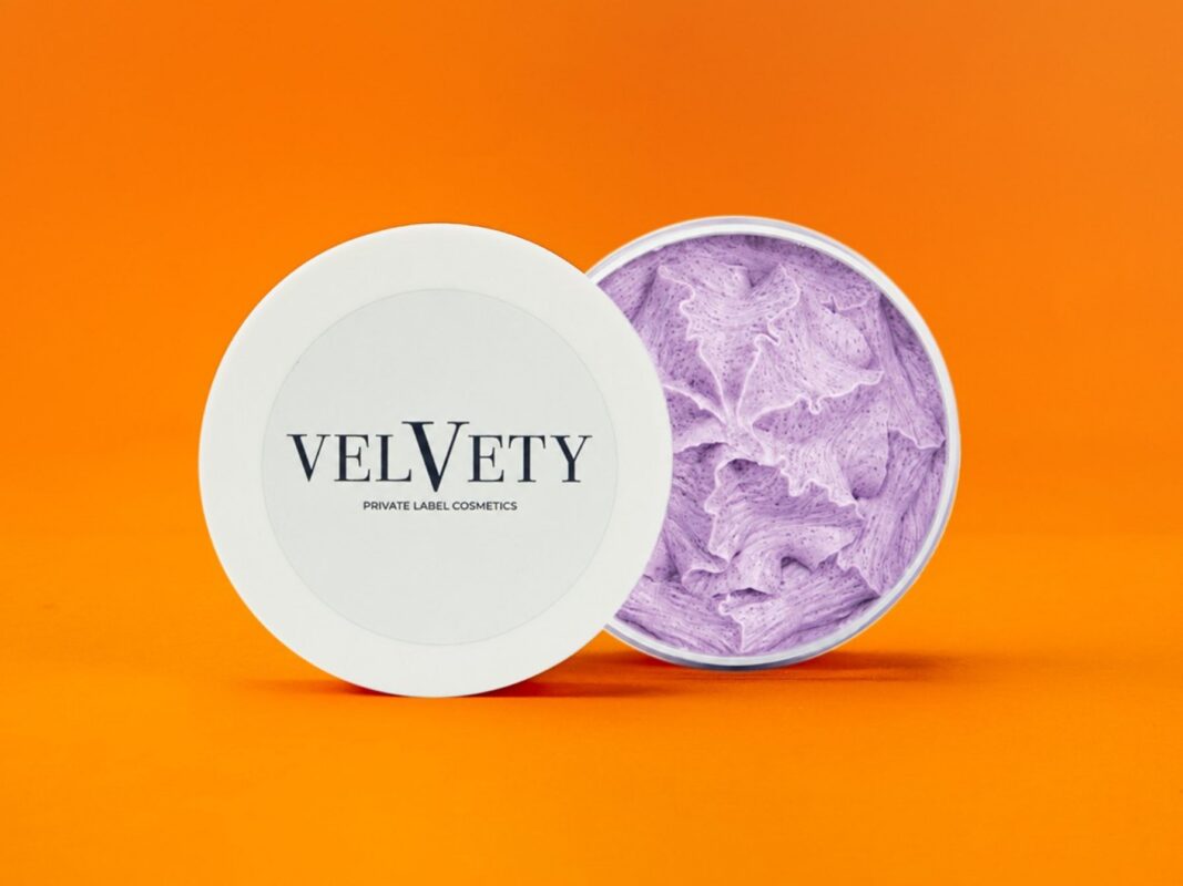 Private Label Shower Mousse von Velvety mit innovativer, cremiger Textur.