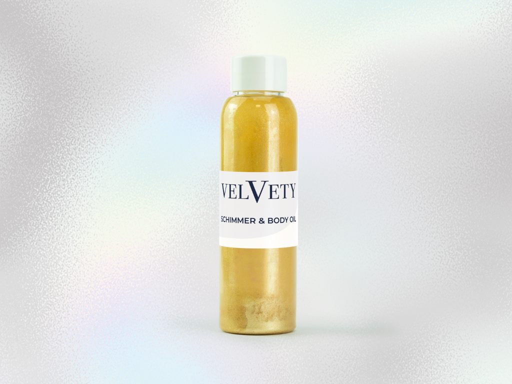 Velvety Schimmer & Body Oil mit goldenem Schimmer in einer transparenten Flasche.